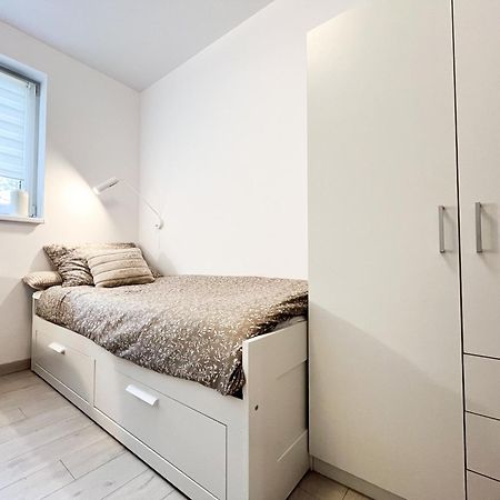 Apartmán Walk To Park, Modern 2Bd Kitchen! Balcony, Parking Vratislav Exteriér fotografie