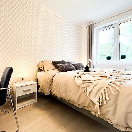 Apartmán Walk To Park, Modern 2Bd Kitchen! Balcony, Parking Vratislav Exteriér fotografie