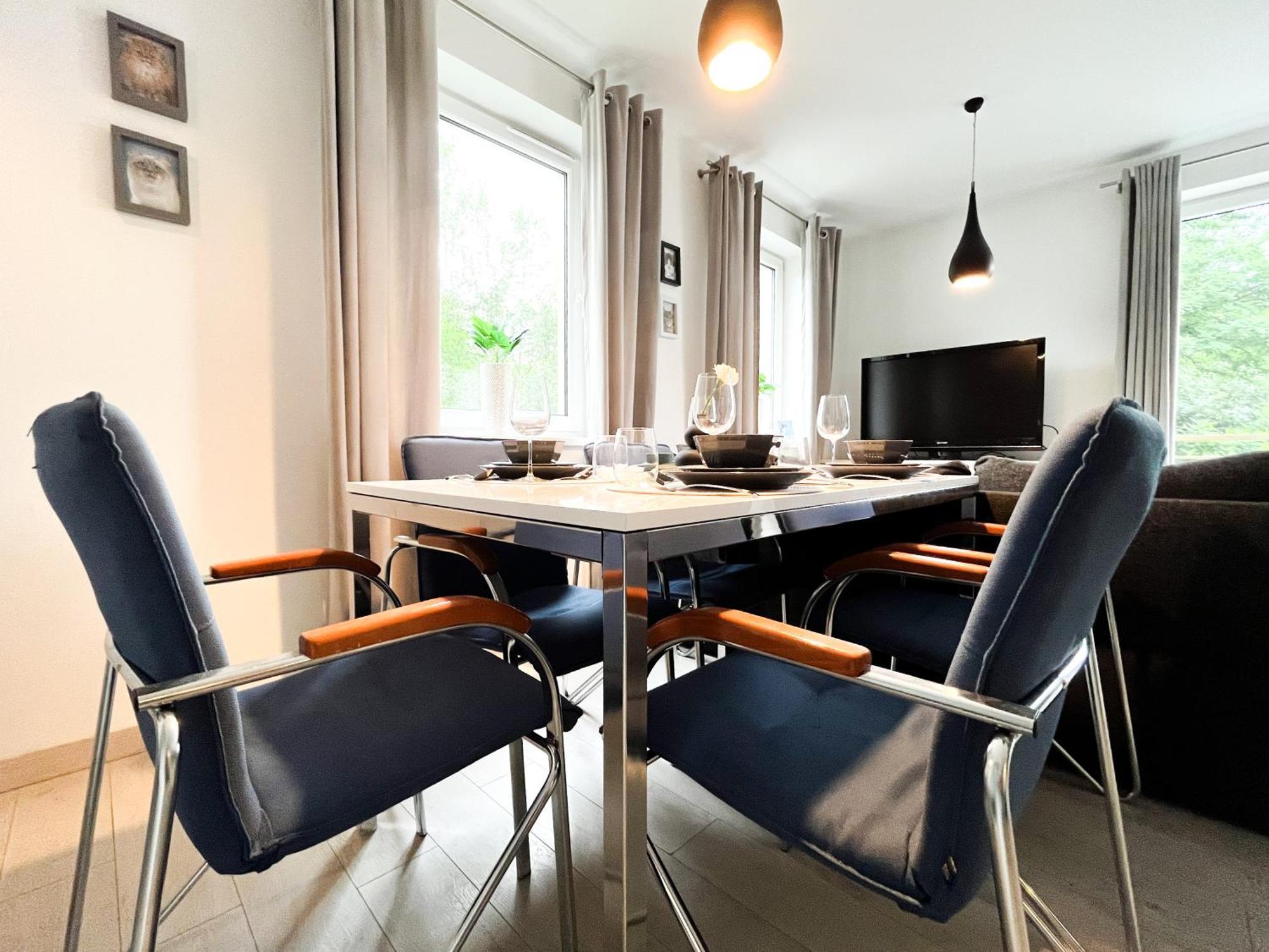 Apartmán Walk To Park, Modern 2Bd Kitchen! Balcony, Parking Vratislav Exteriér fotografie