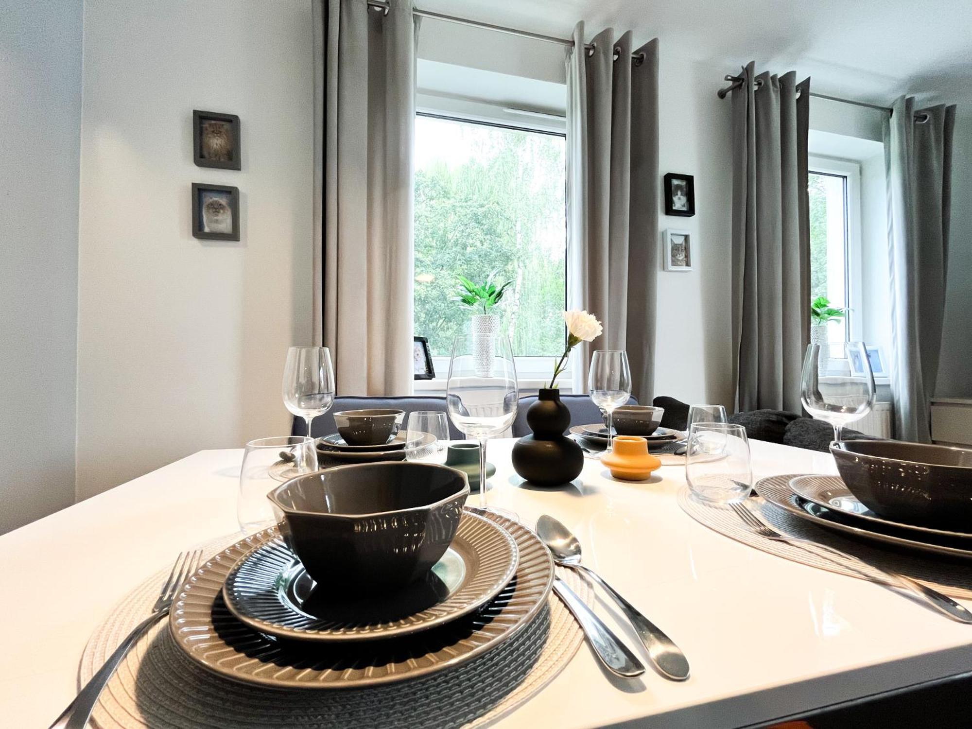Apartmán Walk To Park, Modern 2Bd Kitchen! Balcony, Parking Vratislav Exteriér fotografie