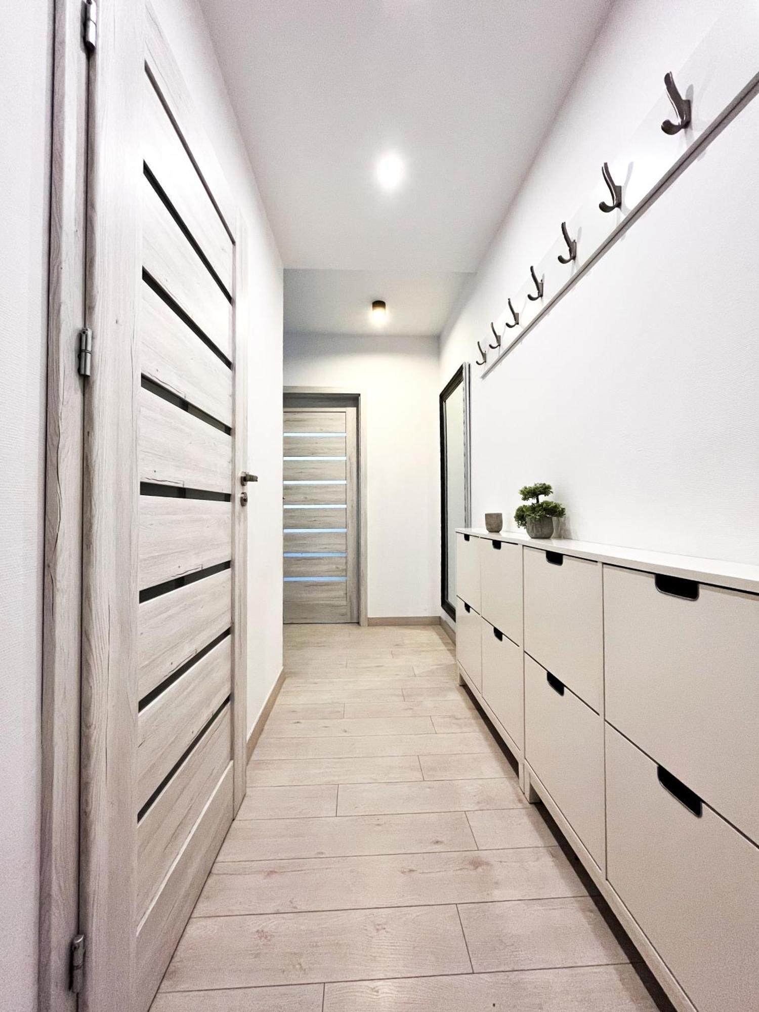 Apartmán Walk To Park, Modern 2Bd Kitchen! Balcony, Parking Vratislav Exteriér fotografie