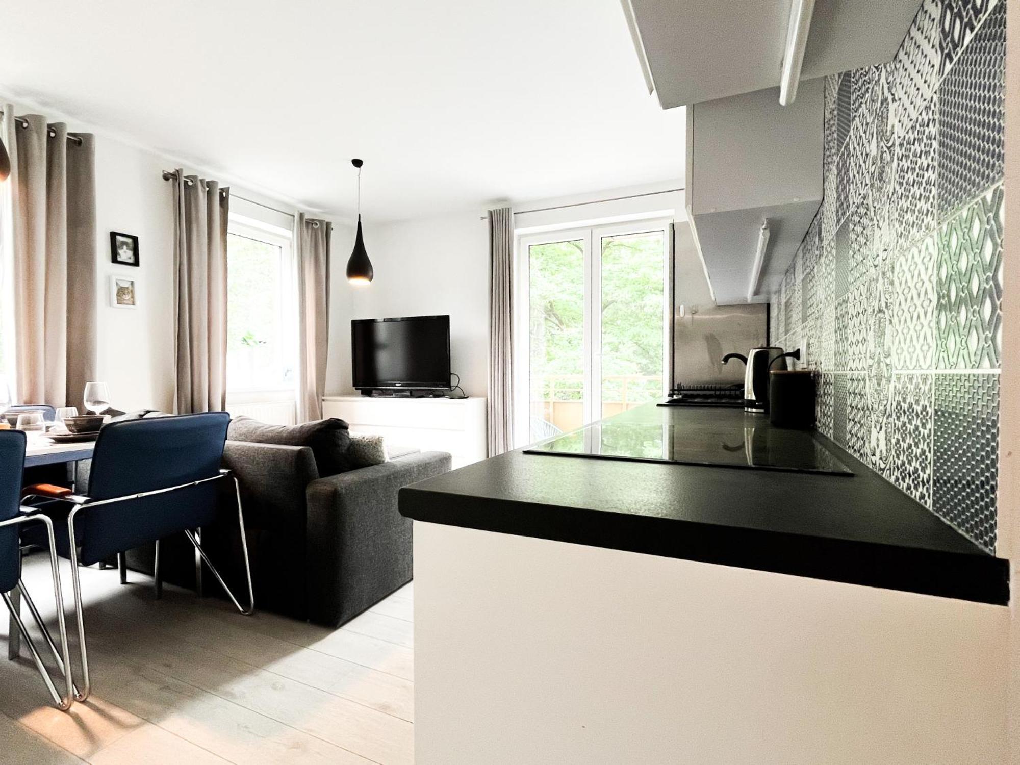 Apartmán Walk To Park, Modern 2Bd Kitchen! Balcony, Parking Vratislav Exteriér fotografie