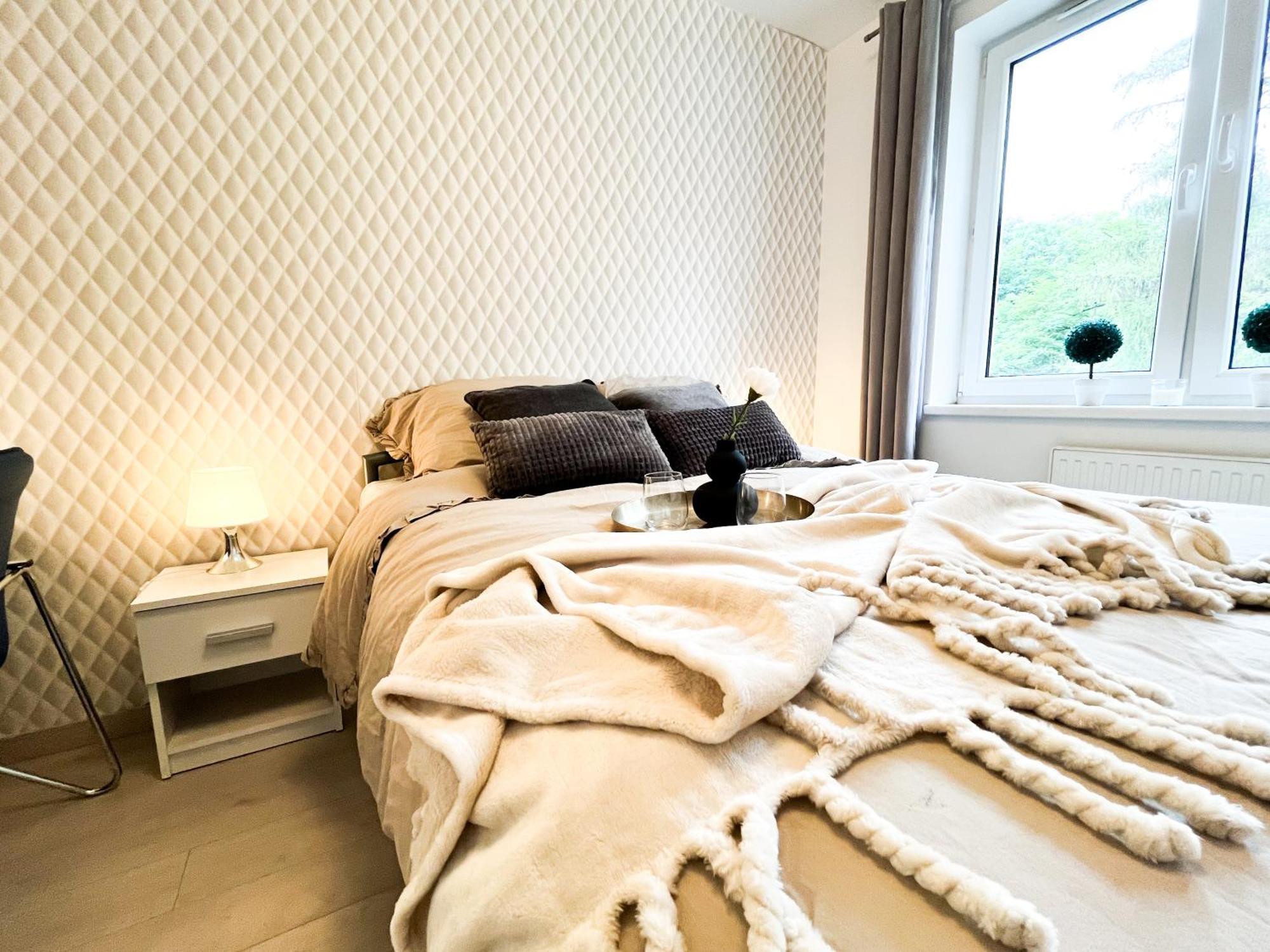 Apartmán Walk To Park, Modern 2Bd Kitchen! Balcony, Parking Vratislav Exteriér fotografie