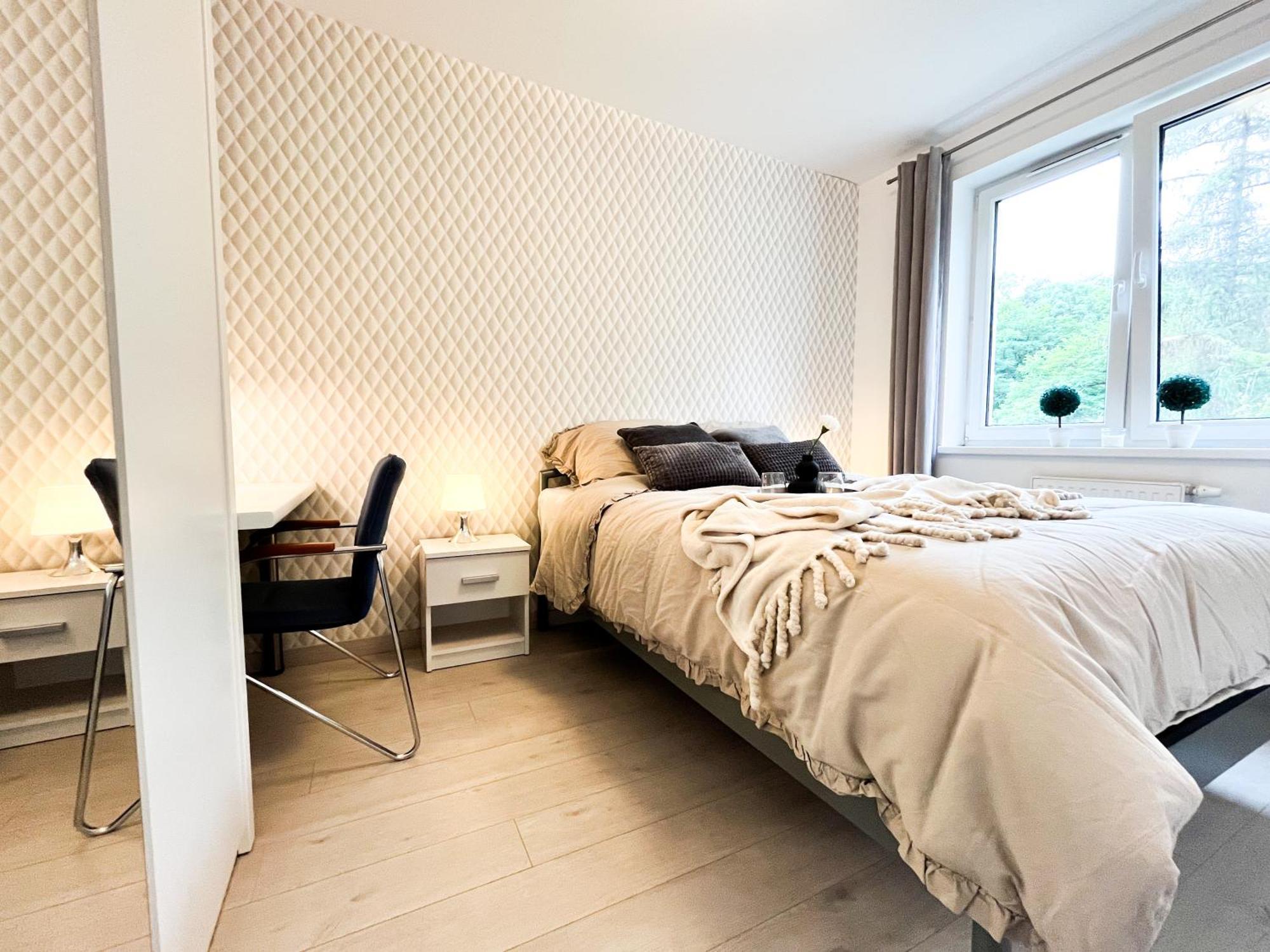 Apartmán Walk To Park, Modern 2Bd Kitchen! Balcony, Parking Vratislav Exteriér fotografie